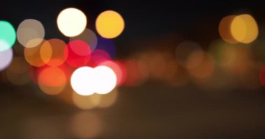 Yeşil ekran veya krom anahtar için çok renkli trafik bokeh 'i. Birleşiklik veya anahtarlama için odak dışı veya odaklanmış çekim.