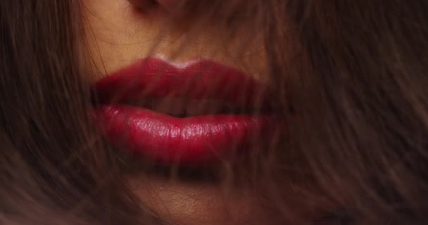 Κοντινό Πλάνο Του Μεξικού Γυναίκας Χείλη — Αρχείο Βίντεο