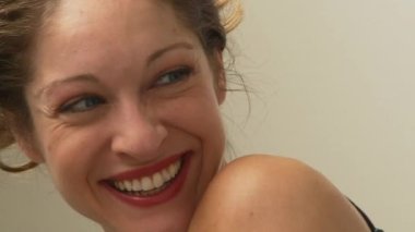 Ölçekli kadın, yakın çekim.