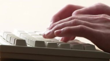 El yazısını kapat