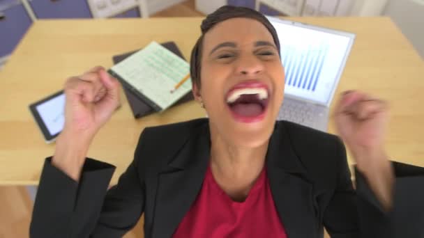 Zbliżenie Się Bardzo Zły Biznes Kobieta Krzyczy Biuro — Wideo stockowe