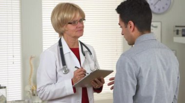 태블릿에 의사가 복용 메모