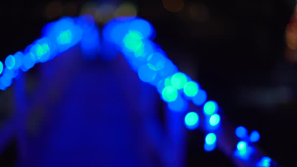 蓝色发光防弹灯 用于绿色屏幕或铬键 因作曲或键击而失焦或失焦 — 图库视频影像