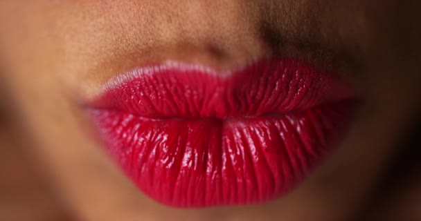 Nahaufnahme Einer Frau Die Lippen Zusammenpresst — Stockvideo