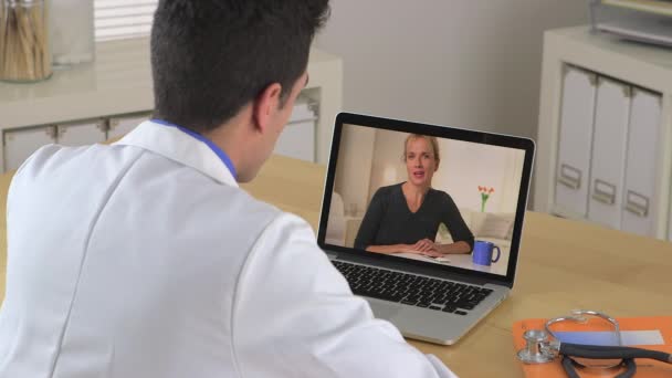 Médico Hispânico Conversando Com Paciente Através Vídeo Chat — Vídeo de Stock