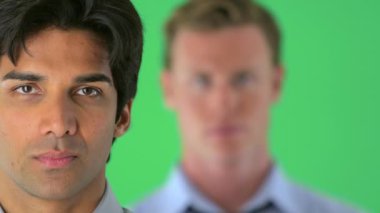 Doğu Hintli iş adamının yakın çekimi yeşil ekranda