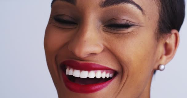 Όμορφη Μαύρη Γυναίκα Γελάει — Αρχείο Βίντεο