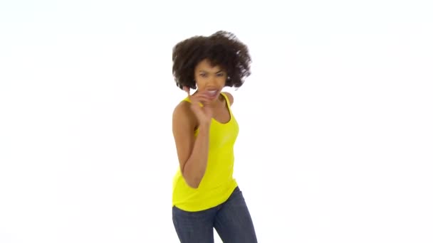 Mujer Bailando Sobre Fondo Blanco — Vídeos de Stock