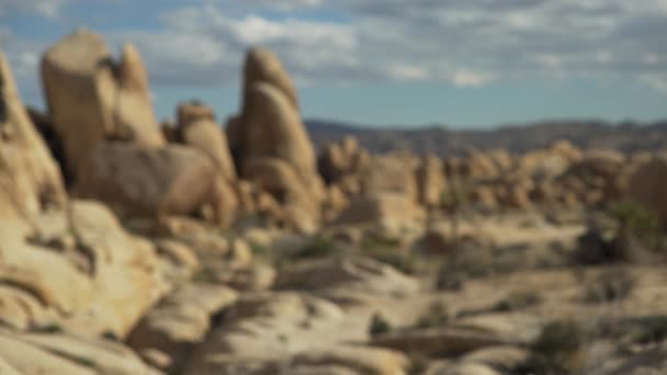 Большая Скалистая Меза Вдалеке Расползающаяся Долине Пустыни Поисках Зеленого Экрана — стоковое видео