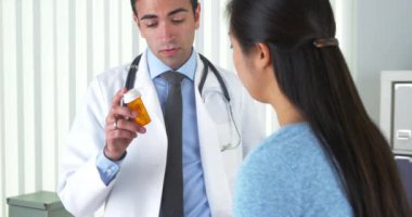 Meksika Doktor hastaya yeni reçete açıklayan