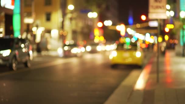Suddig Bakgrund Tallrik Taxi Linje Parkerad Stadens Gata Centrum Natten — Stockvideo