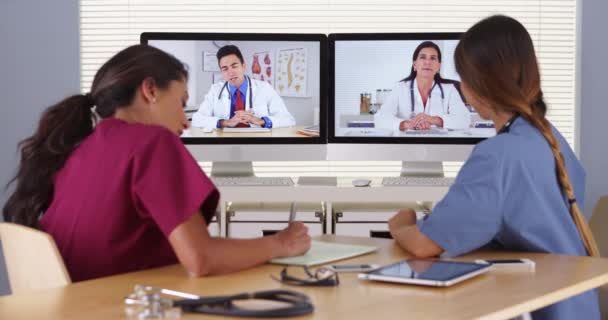 Skupina Různých Lékařů Videokonference — Stock video