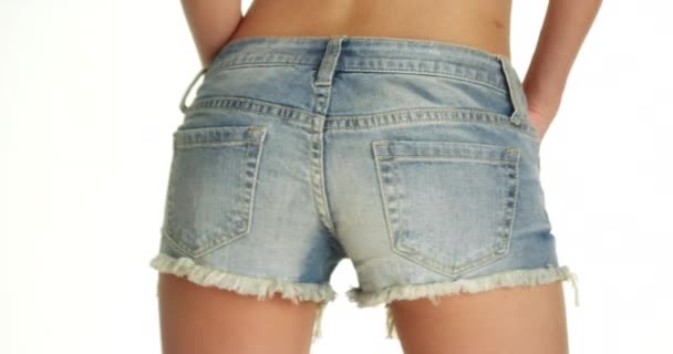 女人穿斜纹棉布短裤的后视镜 — 图库视频影像