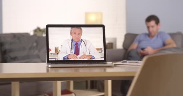 Médico Dando Consejos Través Webcam — Vídeos de Stock