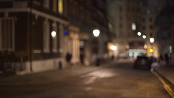 Niewyraźne Ujęcie Ciemnej Londyńskiej Ulicy Wieczorem Nieostre Ujęcie Prawie Pustej — Wideo stockowe