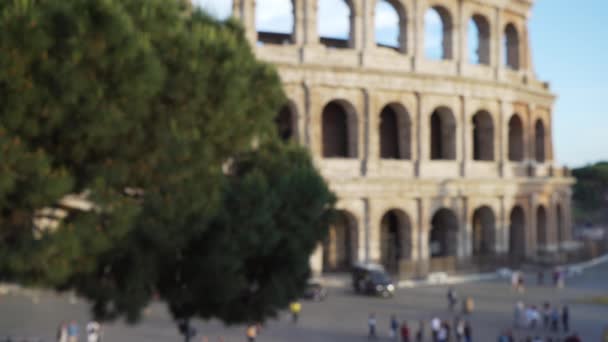 Cena Exterior Turistas Caminhando Perto Antigo Coliseu Roma Itália Fora — Vídeo de Stock