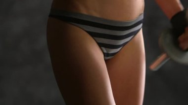 güçlü kadın ağırlık kaldırma egzersizleri