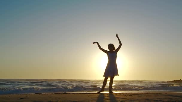 Jeune Femme Beach Ballet Coucher Soleil — Video