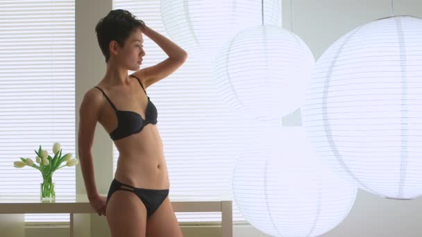 下着姿の美しいアジア人女性 ストック動画 © mark@rocketclips.com #610609328