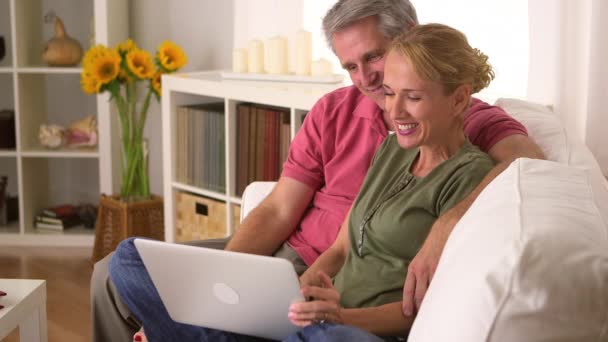 Mature Couple Using Laptop Couch — Stock Video