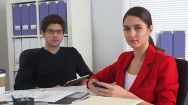 Görevdeki güvenilir iş ortakları 