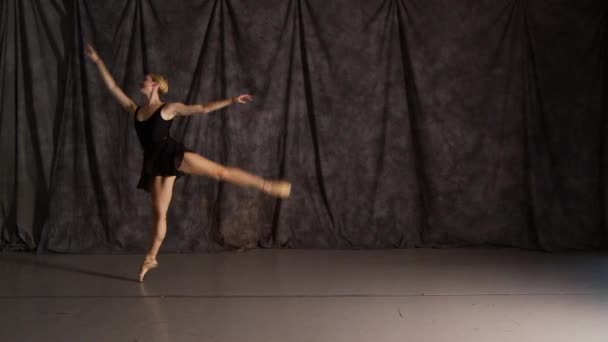 Μπαλέτο Παρασκηνίων Στο Στούντιο Χορού — Αρχείο Βίντεο