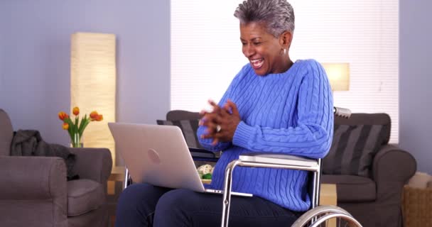 Mature Black Woman Talking Friend Laptop — Stock Video