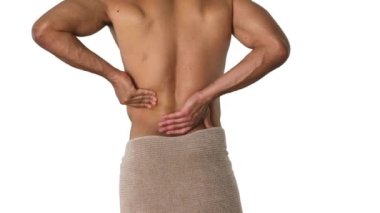 Sırtı ağrıyan bir adam