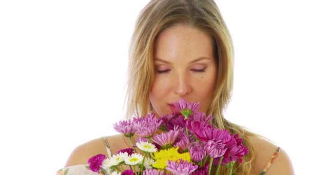 Egy Virágot Tartó Portréja — Stock videók