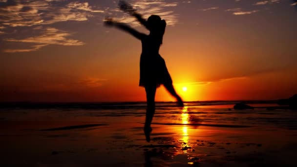 Strandballett Bei Sonnenuntergang Zeitlupe — Stockvideo