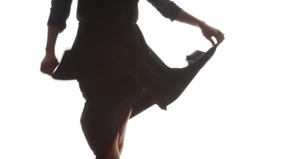 Metà Sezione Donna Abito Nero Danza Sfondo Bianco — Video Stock