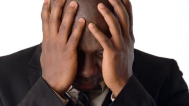 Afrika kökenli Amerikalı işadamı el ele tutuşuyor.