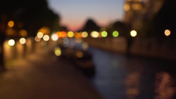 Боке Дивиться Річку Сена Парижі Прекрасна Нічна Сцена Поза Фокусом — стокове відео