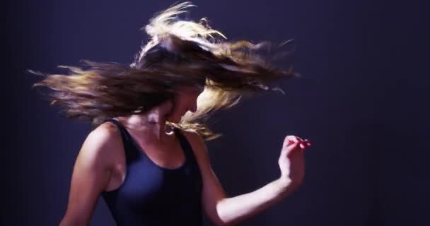 Argentinian Woman Dancing Flipping Hair Front Light — Stock Video