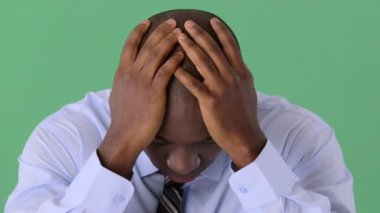 Afrika kökenli Amerikalı işadamı el ele tutuşuyor.