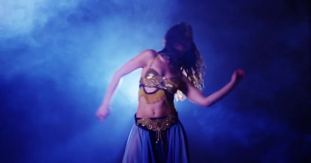 Αργεντινός Χορευτής Κοιλιάς Χορεύει — Αρχείο Βίντεο