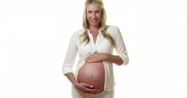 Krásná Těhotná Žena Stojí Drží Bříško — Stock video