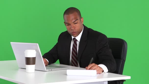 Mężczyzna Wykonawczy Biurko Laptop — Wideo stockowe
