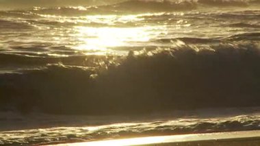 Gündüz Okyanus Dalgaları Düşüyor 