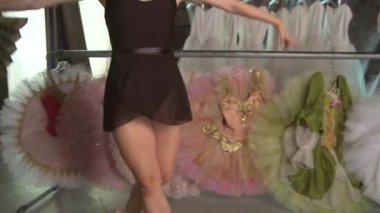 Dans stüdyosunda sahne arkası balesi.