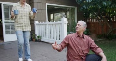 Açık havada kahve sabah fincan zevk mutlu üst düzey çift