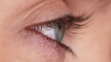 Kadının gözü, yakın görüş