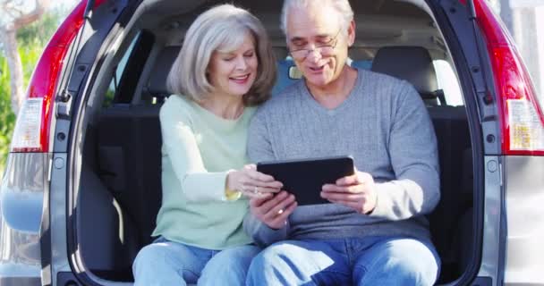 Mature Couple Using Tablet Deciding — Stock Video