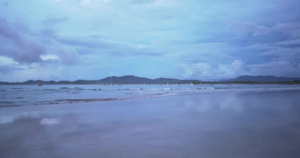 Scenic Wide Shot Sea Waves Breaking Tropical Beach Sailboats Distance — Stock Video