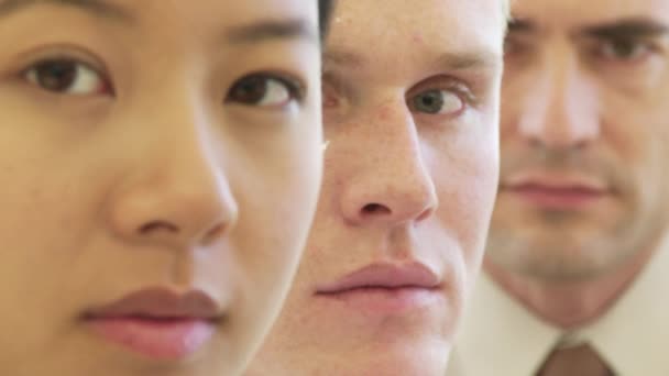 Gambar Close Wajah Dari Tiga Rekan Bisnis Muda — Stok Video