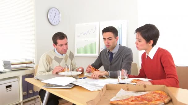 Imprese Multietniche Lavorano Vapore Durante Pranzo — Video Stock