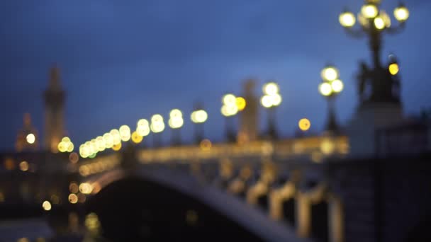Bokeh Podkladová Deska Slavného Francouzského Mostu Přes Řeku Seine Noci — Stock video