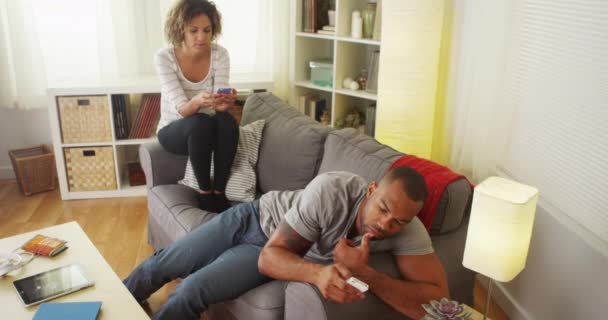Black Couple Distracted Smartphones — Stock Video