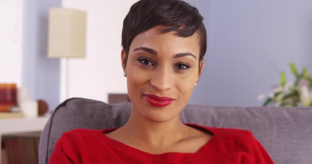 Aantrekkelijke Zwarte Vrouw Patiënt Praten Luisteren — Stockvideo