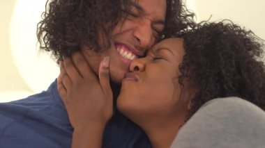 Siyah çift çok tatlı.